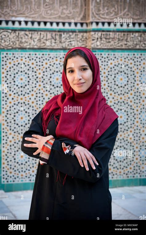 arab woman  traditional clothing  red hijab  traditional