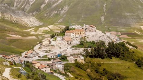 Cucinelli Restaura Castelluccio Di Norcia Lo Custodiamo Per I