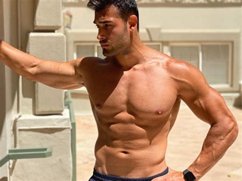 Sam Asghari não está namorando animado o novo livro de Britney