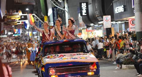 GALERIA Saiba como foi o desfile da 36ª Fenarreco em Brusque