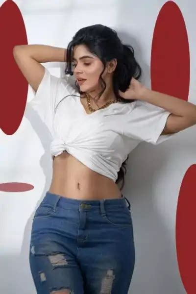 South Actress Divya Bharathi Top 20 Hot Pics