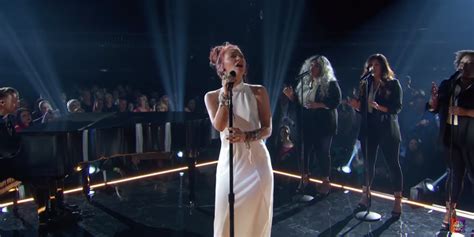 Lauren Daigle Performs At Billboard Music Awards The Light At The Top Of The Dial San