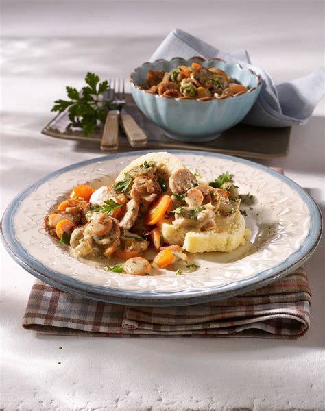 Bratwurst Pilz Ragout mit Böhmische Knödel Rezept LECKER