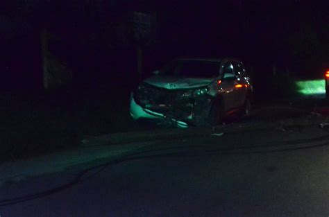 Camioneta Choca Y Derriba Poste Noticias De Quer Taro