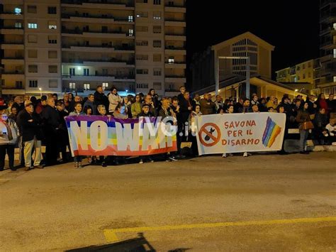 25 Aprile A Savona La Tradizionale Fiaccolata Piazza Martiri Gremita