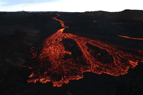 Hawaii volcano goes quiet after spectacular display