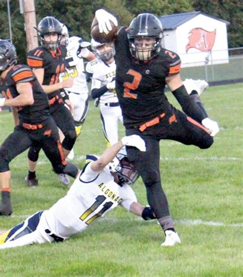 Almont opens with 33-0 win | Tri City Times