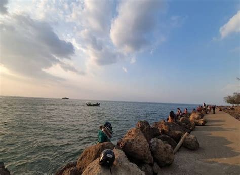 Pantai Marina Spot Sunset Dan Memancing Favorit Di Semarang