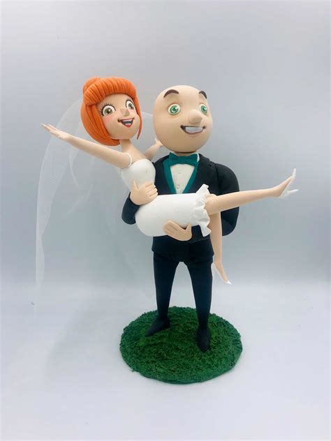 World Cake Topper. Lucy & Gru wedding cake topper, Animated Inspire wedding