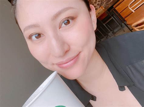 福島慶子さんのインスタグラム写真 福島慶子instagram「・ ・ Hello July☔️ 久々の朝スタバ☕️ ・ キャラメルスチーマーの 無脂肪ミルク🥛ノンホイップ ノンシロップ