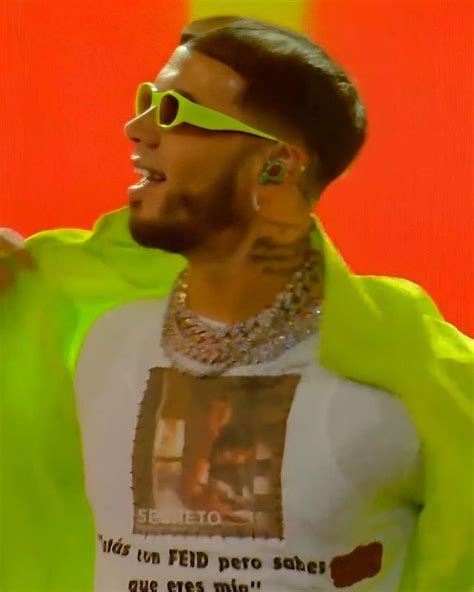 Anuel AA se presentó en un show con una remera muy polémica dedicada