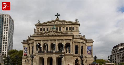 Takeshi Moriuchi conducts the Frankfurt Museum Orchestra in the Alte ...