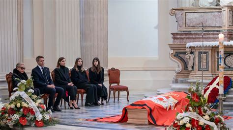 El funeral de Vittorio Emanuele de Saboya en la Catedral de Turín las