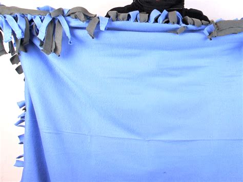 how to make a fleece tie knot blanket