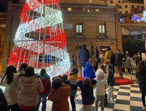 Los Santos De La Humosa El Encendido Del Rbol Inaugura El Programa