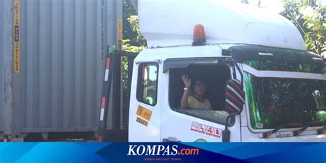 Kisah Imah Wanita Yang Jadi Sopir Truk Trailer Sejak Usia Muda