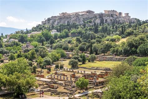 Antiga ágora em atenas grécia vista panorâmica das ruínas gregas e da