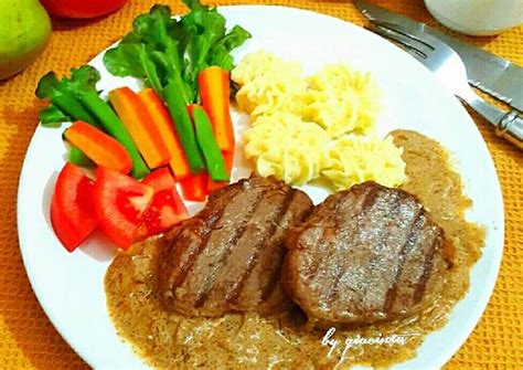 Resep Beefsteak With Brown Sauce Oleh Giacinta Permana Cookpad