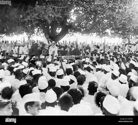 Mahatma gandhi dandi march hi-res stock photography and images - Alamy