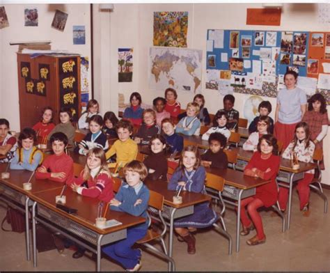 Photo de classe Cm1 de 1977 Ecole Frédéric Mistral Copains d avant