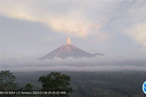 Gunung Semeru Kembali Erupsi Tinggi Letusan Hingga Meter Koran