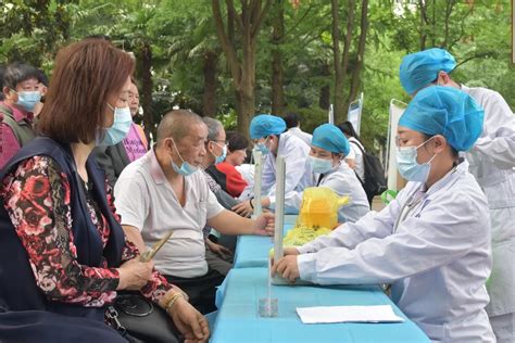 当好居民健康“守门人”，荣华街社区卫生服务中心开展“世界家庭医生日”活动武汉新闻中心长江网cjncn