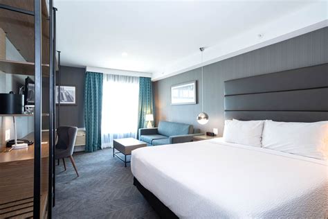 Sandman Signature Calgary Airport Hotel | Calgary Airport Hotels