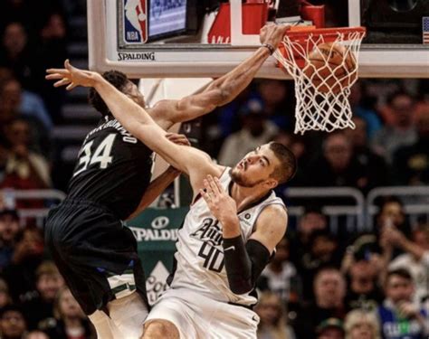 Happy Birthday Greek Freak Giannis Antetokounmpo Envoie Un Gros Poster Sur Ivica Zubac