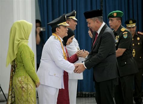 Bey Machmudin Lantik Penjabat Bupati Subang Dan Majalengka Temporatur