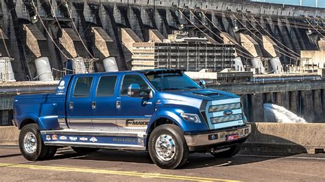 Conocé la Ford F Maxx la enorme pick up con chasis de camión Parabrisas