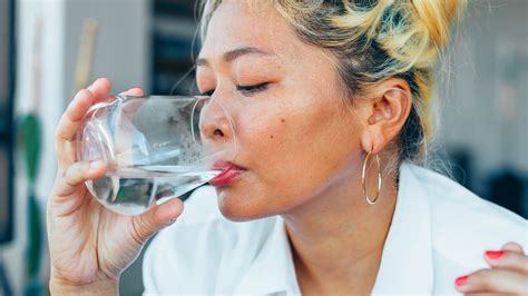 How Many Oz of Water a Day Should You Drink for Hydration?