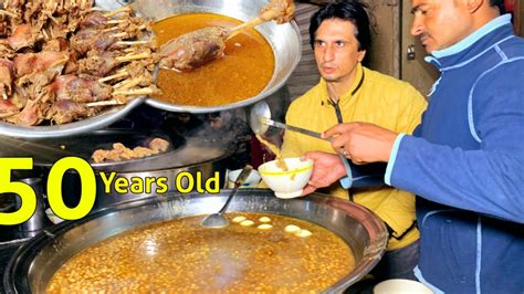 Street Food In Lahore Tara Butt Desi Murgh Choley Lahore Best