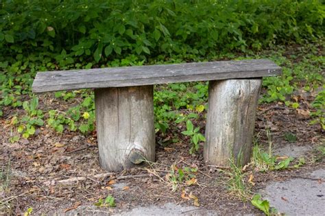 Premium Photo | Wooden bench in the garden