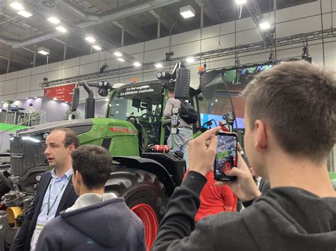 Fendt News Fendt 728 Vario Wins Tractor Of The Year 2023