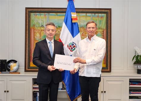 Canciller Roberto Álvarez Recibe Las Copias De Estilo De Las Cartas