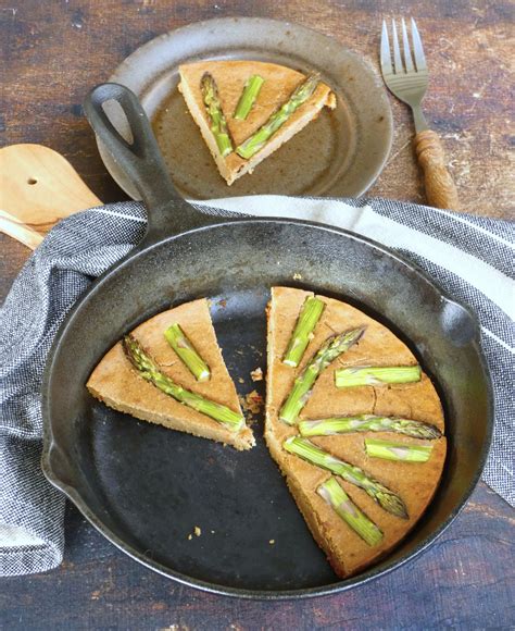 Glutenvrije Quiche Van Kikkererwten Meel Met Asperges En Rode Biet