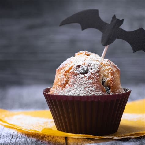 Making Bat Cupcakes | My Frugal Halloween