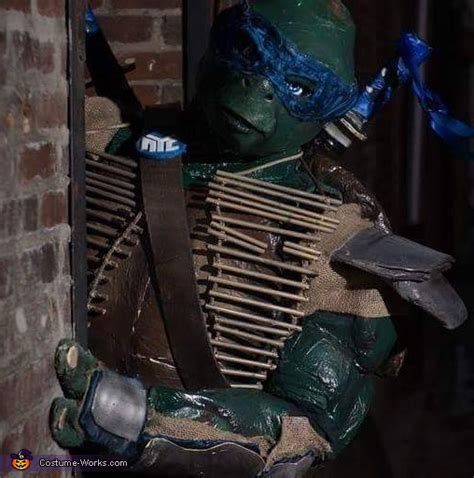 TMNT Leonardo Costume for Men | Unique DIY Costumes - Photo 4/4