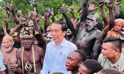 Resmikan Bandara Ewer Jokowi Berharap Warga Asmat Di Papua Selatan Tak