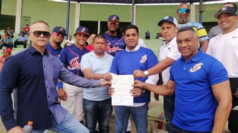 Alcalde Kelvin Cruz Entrega Aporte A Indios De La Vega