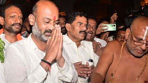 In Munugode Bypoll Battle Telangana Bjp Chiefs Temple Oath Over Trs