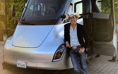 Tesla's 'Big Green' Semi truck gets a shoutout from Kimbal Musk