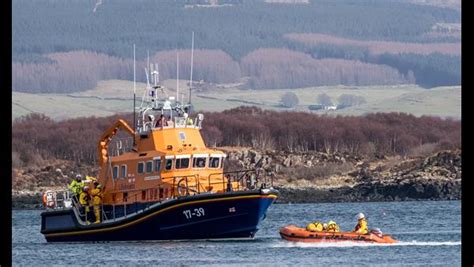 Early Wake Up Call For The Volunteer Crew Of The Tobermory Lifeboat Rnli