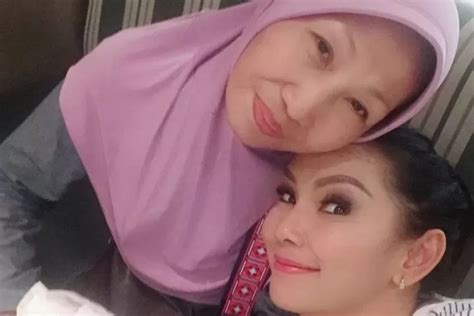 Kalina Ocktaranny Jalani Ramadan Pertama Tanpa Ibu Berasa Banget