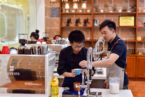 沈阳咖啡师培训哪家好？沈阳欧米奇国际西点西餐学院