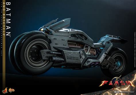 Hot Toys - The Flash (2023) - Batman and Batcycle