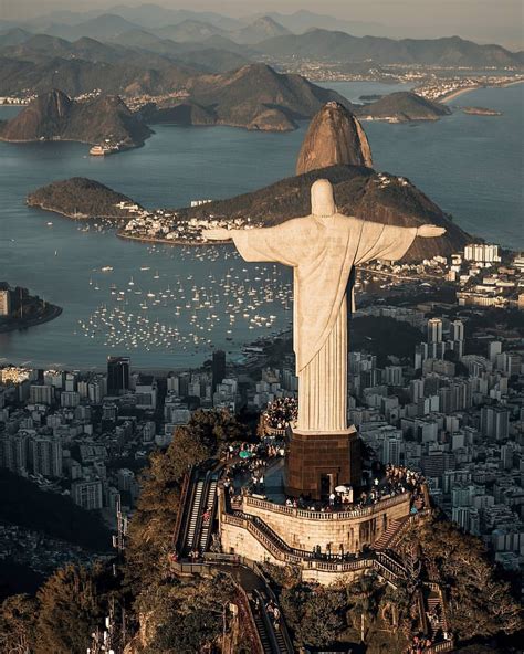 Um Dos Monumentos Mais Lindos Do Mundo ⠀ O Cristo é Sem Duvidas Um Dos