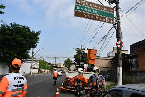 Niterói recebe mutirão de retirada de cabos irregulares de postes