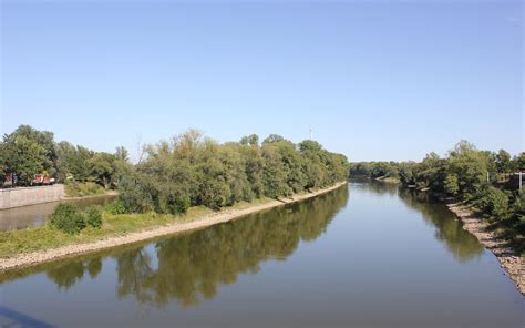 Wzrósł poziom wody w Odrze IMGW wprowadza drugi stopień zagrożenia