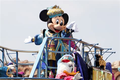 東京ディズニーシーにハロウィーン復活！ 豪華衣装の水上ショーに新ステージ、みたらし＆チャイの大人味なチュロスも トラベル Watch